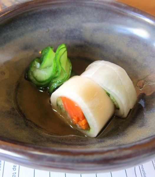 Housho maki ($6) - raw fish and cucumber wrapped in daikon.  So fresh, so suitable for spring.