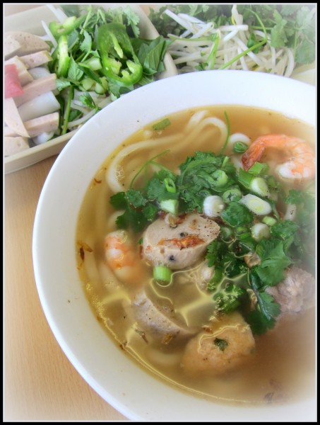 Banh canh - It's supposed to be tapioca noodle soup with short fat noodle made from tapioca and rice flour, but Ba Le uses Japanese udon instead. The broth is kept original, though. 