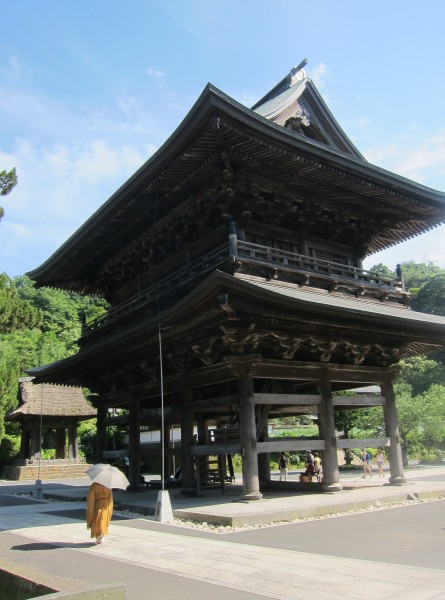 One of many temple structures in Kencho-ji, the oldest Zen temple in Kamakura.