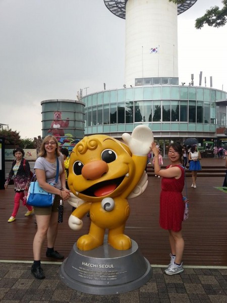 High-fiving the Seoul mascot!